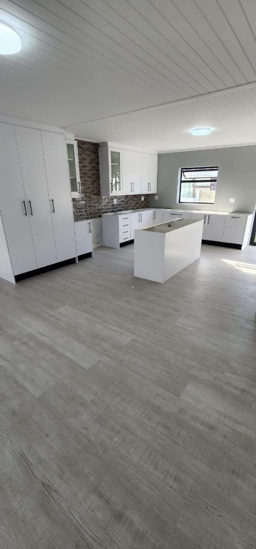 5 Bedroom Property for Sale in Kleinbaai Western Cape